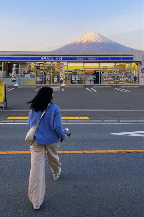 Fuji-san mt.fuji lawson must see bucket list fuji Lake Kawaguchi Mt Fuji Photoshoot, Japan Instagram Photos Summer, Lawson Mt Fuji, Tokyo Inspo Pics, Working In Japan, Japan Photo Inspiration, Japan Inspo Pics, Seoul Photo Ideas, Tokyo Instagram Pictures