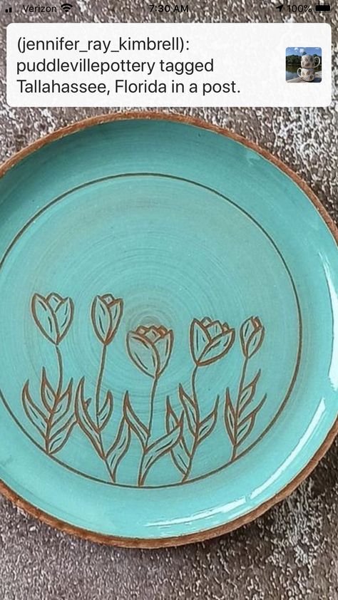 Sgraffito Designs Pattern Easy, Scraffito Designs Simple Plate, Sgraffito Designs Flowers, Sgraffito Designs Easy, Sgraffito Plate Designs, Scrafitto Ceramics Plates, Sgraffito Designs Plates, Sgraffito Flowers, Flower Sgraffito