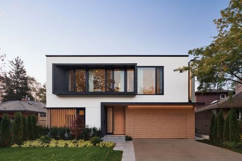 A relaxing ‘forever home’ atop the Scarborough Bluffs - The Globe and Mail Black And White House Exterior, Rectangular Swimming Pools, Light Oak Floors, New Modern House, White Exterior Houses, Wood Staircase, Stucco Walls, White Houses, Architecture Project