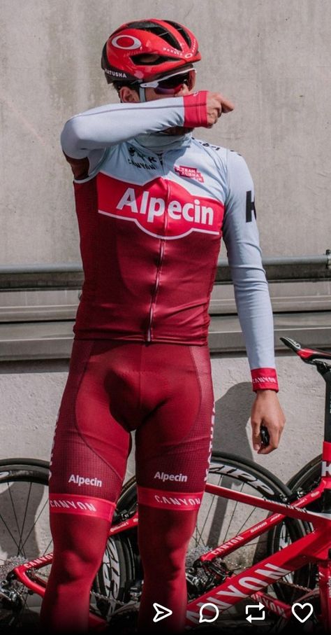 apisonadora60 Sporty Guys, Cycling Attire, Cycling Men, Red Guy, Lycra Men, Sports Boys, Cycling Wear, Male Fitness Models, Masculine Men