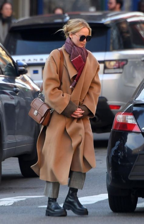 Hailey Bieber Has The Same Zipped Boot 1 Style From The Row As Jennifer Lawrence And Zoë Kravitz | British Vogue Row Boots, Jeniffer Lawrance, Mango Coats, Zoë Kravitz, Hailey Bieber Style, Leather Motorcycle Boots, Outfit Invierno, Zoe Kravitz, Fashion Days