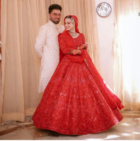 Iqra Aziz Wedding, New Bridal Lehenga, Red Bridal Lehenga Pakistani, Yasir Hussain, Nikah Dress, Red Bridal Dress, Bridal Lehenga Designs, Desi Wedding Dresses, Iqra Aziz