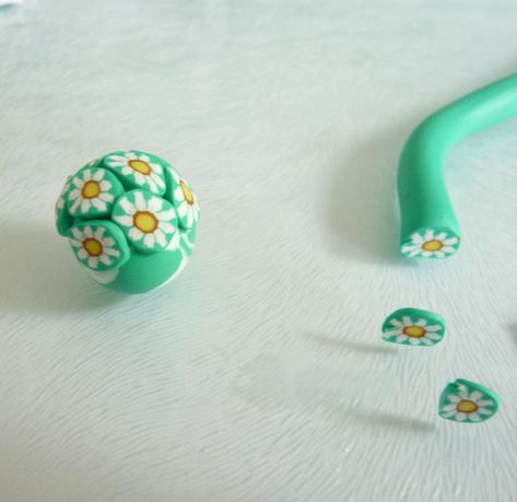 Making a Polymer Clay Flower Cane (tutorial) – Georgia P Designs Clay Flower Cane, Polymer Clay Beads Diy, Make Clay Beads, Clay Pen, Polymer Canes, Polymer Clay Jewellery, Clay Cane, Polymer Clay Flower Jewelry, Clay Canes