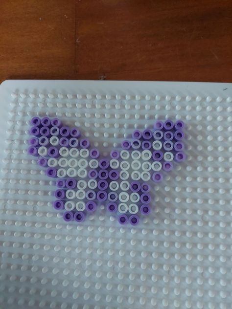 Perler Bead Patterns Y2k, Perler Beads Ideas Butterfly, Summer Hama Beads, Fusible Beads Ideas, Colorful Perler Bead Patterns, Perler Bead Patterns Small Easy Cute Animals, Pearl Bead Designs, Purple Perler Beads, Melting Beads Patterns Easy