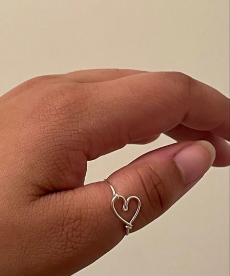 heart ring DIY made from wire, handmade by me! Heart Wire Ring, Heart Rings Diy, Silver Wire Rings, Diy Rings, Homemade Jewelry, Wire Rings, Princess Outfits, Cute Diys, Diy For Girls