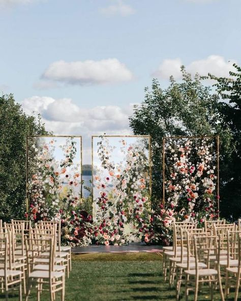 floral acrylic wedding backdrop ideas Wedding Privacy Screen, Garden Wedding Ideas Indoor, Floral Backdrops For Weddings, Floral Backdrop Wedding Receptions, Backdrop For Ceremony, Wedding Alter Background, Wedding Decorations Flowers Backdrops, Tapestry Wedding Backdrop, Wedding Partition Ideas