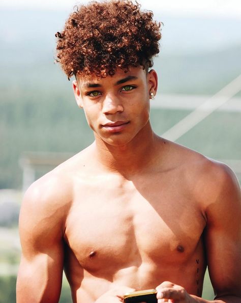 Attractive handsome black male model shirtless muscular physique curly hair green eyes Corey Campbell, Pelo Afro, Boys With Curly Hair, Corte De Cabelo Masculino, Real Men, Curly Hair Men, Black Boys, Light Skin