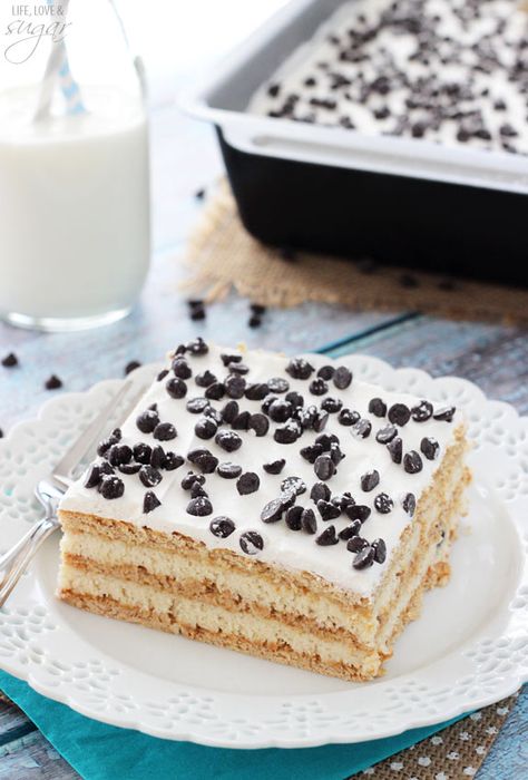 Cannoli Desserts, Life Love And Sugar, Strawberry Ice Cream Cake, Icebox Cakes, Cannoli Cake, Cannoli Filling, Cannoli Recipe, Icebox Cake Recipes, Chocolate Drip Cake