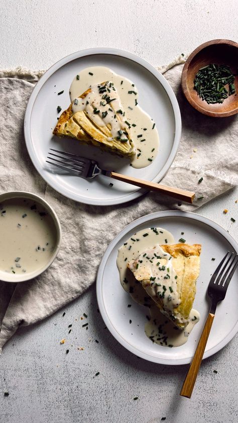 Vegan Potato Pithivier Vegan Pithivier, Pithivier Recipes, Vegan Friendsgiving, Nikki Vegan, Chive Sauce, Vegan Dumplings, Creamy Potatoes, Vegan Pie Crust, Pie Dough Recipe