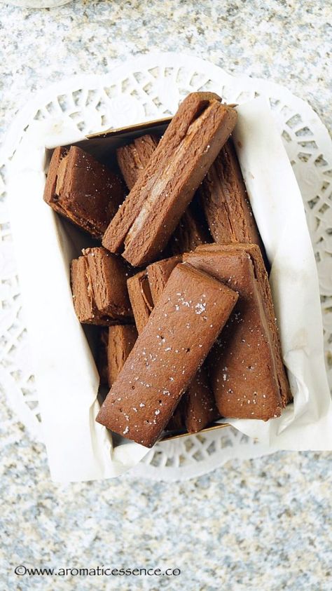 Homemade Bourbon, Fruit Biscuits, Bourbon Biscuits, Coffee Biscuits, Bourbon Cream, Pistachio Cookies, Biscuit Sandwich, Cream Biscuits, Chocolate Biscuits