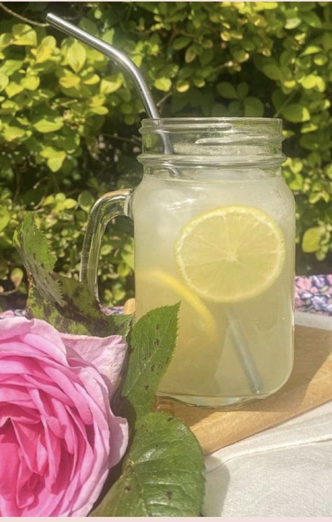 Fancy Lemonade, Aesthetic Lemonade, Spring Lemonade, Lemonade Aesthetic, Homemade Aesthetic, Lemonade Homemade, Drinks Lemonade, Homemade Ginger Beer, Lemonade Juice