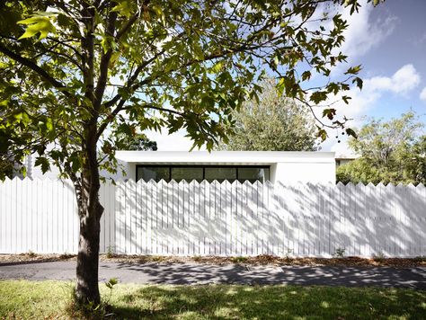 modern picket fence Traditional Japanese Architecture, Hitching Post, Ranch Exterior, Front Fence, Maui Beach, Weird Plants, Architectural Firm, Outdoor House, Outdoor Remodel