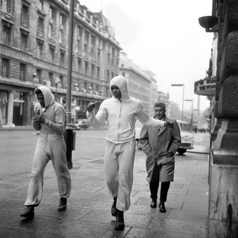 Cassius Clay (the future Muhammad Ali) on a training run in London, June 1963 Morning Training, Muhammad Ali Boxing, Cassius Clay, Sparring Partner, Vintage Guide, Muhammed Ali, Mohammed Ali, Float Like A Butterfly, Sport Boxing