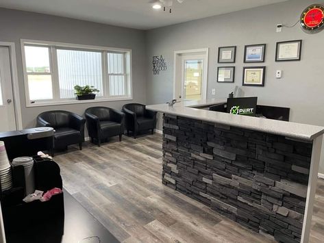 Waiting Room Design Spa, Body Shop Office Ideas, Auto Repair Shop Office Ideas, Automotive Repair Shop Design, Auto Repair Shop Design Waiting Rooms, Mechanic Waiting Room Ideas, Business Waiting Room Ideas, Mechanic Office Ideas, Auto Body Shop Office Ideas