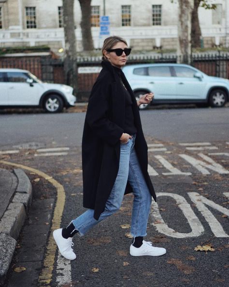 This Casual Weekend Outfit Has a Fashion-Forward Twist Winter Hipster, Emma Hill, Buty Marki Nike, Winter Mode Outfits, Perfect Winter Outfit, Casual Weekend Outfit, Looks Street Style, London Street, Weekend Outfit