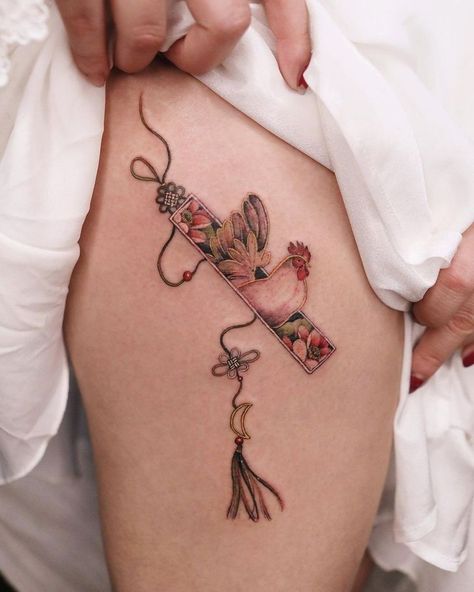 Peach Tattoo, Chicken Tattoo, Rooster Tattoo, Homemade Tattoos, Korean Tattoos, Meaningful Pictures, Small Girl Tattoos, Incredible Tattoos, Delicate Tattoo