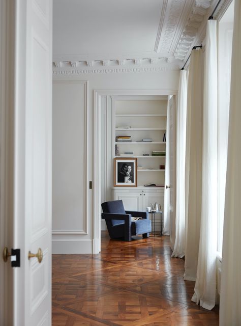 Kasha Paris - Understated Elegance Parquet Versailles, Architecture Parisienne, Paris Flat, Parisian Interior, Paris Architecture, Parisian Apartment, Paris Apartments, French House, Understated Elegance