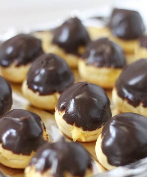 The most delicious #Chocolate Dipped Cream Puffs recipe here! Make these pretty #pastries from scratch! | Dough-Eyed Cream Puff Dough, Chocolate Cream Puff, Cream Puff Recipe, Puff Recipe, Puff Pastry Recipes, Cream Puffs, Vanilla Cream, Chocolate Cream, Cannoli