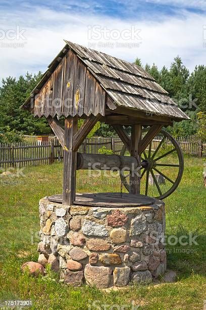 Wood Shingle Roof, Water Well House, Wishing Well Garden, Diy Wishing Wells, Stone Well, Old Well, Shingle Roof, Roof Ideas, Wood Shingles