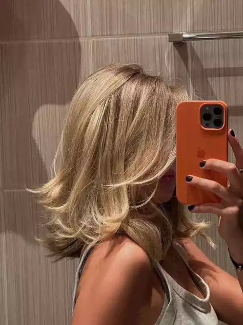 Blonde Butterfly Haircut, Volume Haircut, Butterfly Haircuts, The Butterfly Haircut, Curled Blonde Hair, Curled Ends, Butterfly Haircut, Haircut 2024, Butterfly Cut