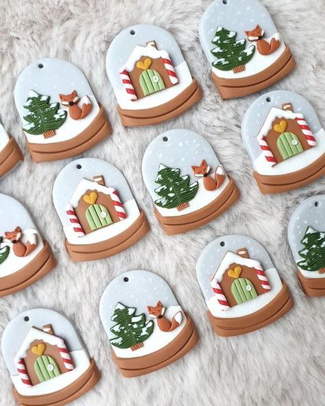 Polymer Clay Snowglobe, Snow Globe Polymer Clay Earrings, Polymer Clay Snow Globe, Snowglobe Clay Earrings, Snow Globe Clay Earrings, Clay Snowglobe, Earring Inspo, Clay Crafts For Kids, Winter Ornaments