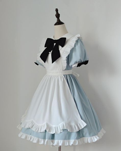 😊Elegant Lolita dress with Alice in Wonderland vibes. 👗Full set includes a dress, an apron, a sash and a black big bowknot. 👉Search 'TIMEW-016' on devilinspired.com #devilinspired #aliceinwonderland #elegantdress #eglcommunity #elegantoutfit #lolitacoord #lolitafasion Bimbocore Outfits, Alice In Wonderland Outfit, Wonderland Clothes, Alice Costume, Alice Cosplay, Alice Dress, Alice In Wonderland Dress, Black Sash, Wonderland Dress