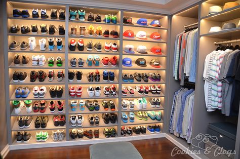 Behind-the-Scenes Set Tour of black-ish, family comedy tv sitcom on ABC – Dre's closet with shoes and caps Mens Shoe Closet, Sneaker Head Closet, Lots Of Shoes, Design Closet, Sneakerhead Room, Sneaker Closet, Shoe Store Design, Sneaker Displays, Hypebeast Room