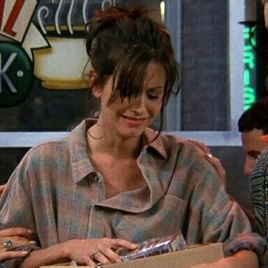 Monica Geller Friends, Monica Friends, Monica And Chandler, Friends Scenes, Ross Geller, Friends Cast, Friends Tv Series, Phoebe Buffay, Monica Geller