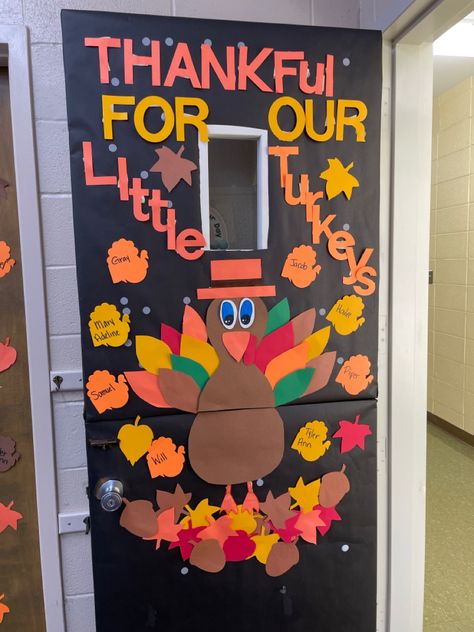 School Door Decorations For Thanksgiving, Thanksgiving Theme Door, Thanksgiving Turkey Bulletin Board Ideas, Turkey Classroom Door Decor, Door Decorating Thanksgiving, Infant Fall Classroom Door, Thanksgiving Daycare Decorations, Thanksgiving Decorations For Daycare, Thanksgiving Day Door Decorations