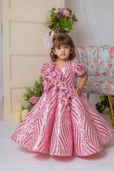 1st Birthday Girl Dress, Birthday Wear, Birthday Gown, Baby Fancy Dress, Mom Daughter Outfits, Frocks And Gowns, Baby Birthday Dress, Girls Ball Gown, Kids Dress Collection