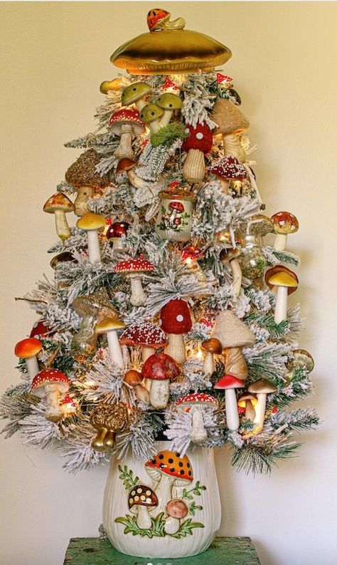 Love Herbs, Mushroom Christmas Tree, Mushroom Tree, Merry Mushroom, Mushroom Christmas, Mushroom Crafts, Woodland Christmas, November 9, Antique Christmas