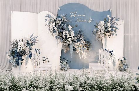 Blue Theme Wedding Backdrop, Light Blue Wedding Backdrop, Blue Wedding Stage Decor, Pelamin Biru, Wedding Backdrop Blue, Dekor Engagement, Blue Wedding Backdrop, Dekor Akad, Backdrop Lamaran