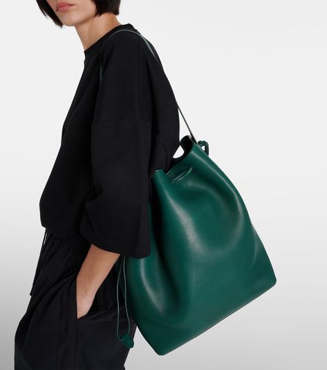 Belvedere leather bucket bag in green - The Row | Mytheresa The Row Bag, Spring Knits, Spring Bags, Bag Women Fashion, Iphone Leather Case, Drawstring Top, Bag Green, Beauty Clothes, Leather Bucket Bag