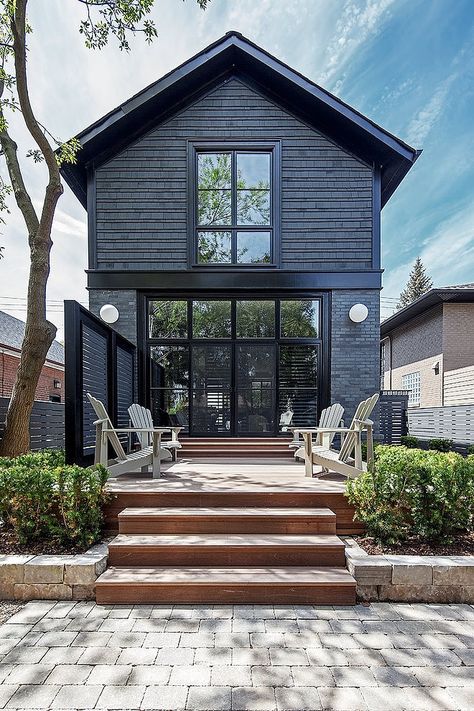 1095 Royal York Residence by R. H. Carter Architects Warna Cat Eksterior, Black Houses, Farmhouse Exterior Design, Exterior Paint Color, Window Color, Casa Exterior, Modern Farmhouse Exterior, Black House Exterior, Hus Inspiration