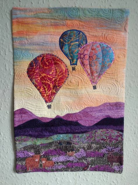 Painted Quilts Fabric, Quilted Landscapes Wall Hangings, Quilted Wall Hanging Ideas, Textile Projects Ideas, Fabric Art Canvas, Patchwork Wall Hanging, Quilted Postcards Ideas, Art Quilts Inspiration, Quilted Pictures