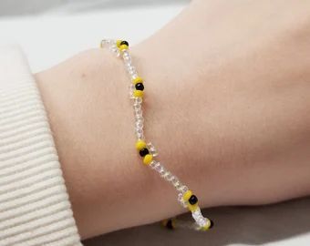 Bee Beaded Bracelet, Bracelet Elegant, Aesthetic Jewelry, Simple Aesthetic, Delicate Bracelet, Beaded Bracelet, Etsy App, Selling On Etsy, Sell On Etsy