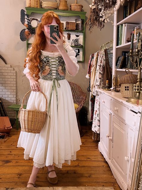 Fair Ootd, Ren Fest Costumes Women, Whimsical Outfit Ideas, Renfaire Outfit Ideas, Hobbit Inspired Outfits, Casual Ren Faire Outfit, Renfaire Inspiration, Hijiri Byakuren, Fairytale Outfits