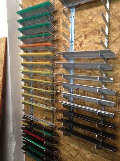 Screen Printing Rack, Screen Printing Room, Screen Printing Equipment, Screen Printing Shops, Screen Printing Business, Screen Printing Studio, Printing Studio, Diy Screen Printing, Diy Chalk