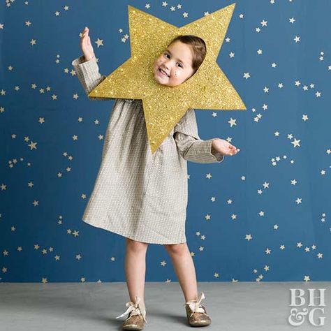 This easy DIY costume will make your child shine bright through an adorable star cutout. Shooting Star Costume, Nursery Rhyme Costume, Kids Witch Costume, Easy Halloween Costumes Kids, Meme Costume, Nativity Costumes, Handmade Halloween Costumes, Halloween Costumes To Make, Easy Diy Costumes