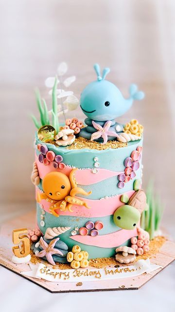 Under Sea Theme Cake, Under The Sea Bday Cake, Under The Sea Cakes Ideas, Coral Cake Birthday, Under The Water Cake, Ocean Animals Cake, Underwater Theme Birthday Cake, Under Sea Birthday Cake, Under The Sea Two Year Old Birthday