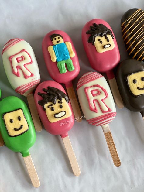 #roblox #cakesicles #cakepopsicle Roblox Cakesicles, Roblox Cake Pops, Gamer Treats, Mini Golf Birthday Party, Roblox Cakes, Square Birthday Cake, Roblox Birthday Cake, Robot Cake, Roblox Theme