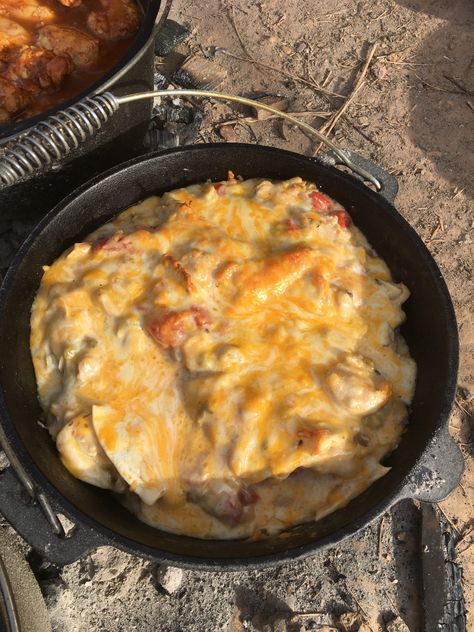 Campfire Dutch Oven Chicken Recipes, Dutch Oven Chicken Recipes For Camping, Dutch Oven Chicken Recipes, Campfire Chicken, Cowboy Chicken, Campfire Meals, Dutch Oven Chicken, Dutch Oven Camping, Oven Chicken Recipes