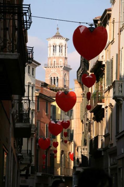 Love is in the air at the "Piazza dei Signori" (Old City of Verona - Italy) Garda Lake, Best Holiday Destinations, Valentines Inspiration, Verona Italy, Regions Of Italy, Lake Garda, Love Is In The Air, Old City, Holiday Destinations