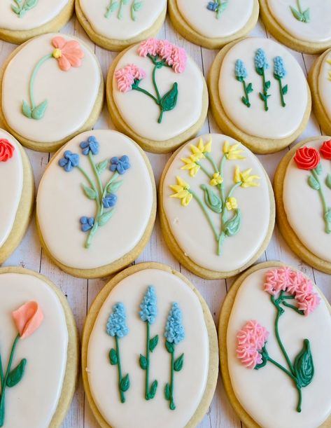 Spring Floral Cookies - Etsy Flower Biscuits, Christening Cookies, Floral Cookies, Flower Sugar Cookies, Sugar Cookie Royal Icing, Bridal Shower Cookies, Spring Cookies, Summer Cookies, Easy Sugar Cookies