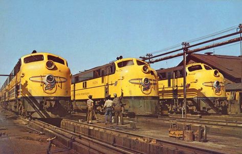 Chicago Train, Railroad Industry, Kenosha Wisconsin, Milwaukee Road, Railroad Pictures, Union Pacific Railroad, Sioux City, Railroad Photos, Old Trains