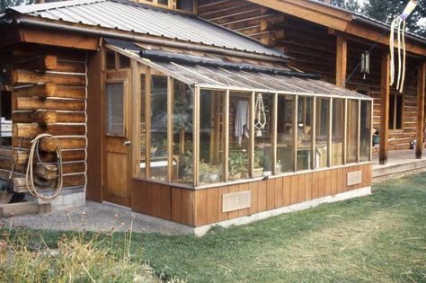 Garden sun room greenhouse (8x16) attached to a log cabin Window Greenhouse Attached To House, Green House Attached House, Cabin Sunroom, Greenhouse Attached To House, Addition To House, Garden Sunroom, Sunroom Greenhouse, Solarium Room, Cheap Greenhouse