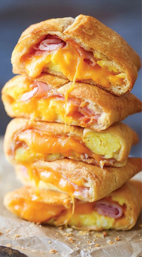 Hot Breakfast Ideas, Cheese Pockets, Hot Pocket Recipes, Homemade Hot Pockets, Breakfast Ideas Healthy, Leftover Ham Recipes, Hot Breakfast, Freezer Breakfast, Breakfast Sandwiches