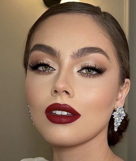 Formal Makeup Looks With Red Lips, Natural Look With Red Lips, Natural Bridal Makeup With Red Lips, Dark Red Lip Wedding Makeup, Soft Makeup For Red Dress, Makeup Ideas For Events, Red Evening Dress Makeup, Makeup Idea For Red Dress, Wedding Makeup Burgundy Lips