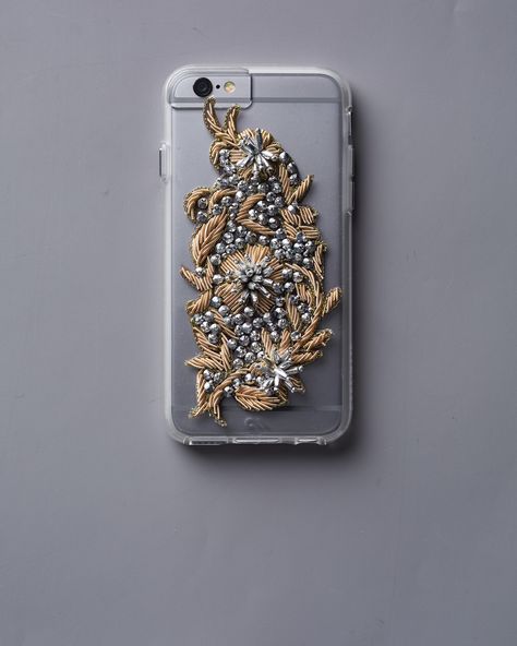 Beaded Phone Case Wedding Party Gifts For Bridesmaids, Beaded Phone Case, Flower Girls And Ring Bearers, Homemade Phone Cases, Diy Bridesmaid Gifts, Floral Ballet Flats, Geek Diy, Gifts For Bridesmaids, Bridesmaid Diy