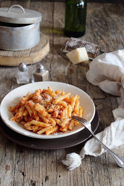 Mi Gran Diversión: Macarrones con picadillo de jamón y chorizo {Receta familiar} Easy Pasta Sauce, Fennel Sausage, Food Wishes, Making Pasta, Pasta Sauce Recipes, Pasta Noodles, Italian Pasta, Italian Dishes, Pasta Sauce